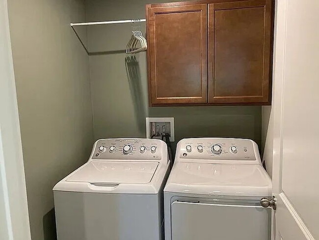 Building Photo - "Spacious 4-Bedroom Retreat with 2.5 Baths in Charming Powdersville!"