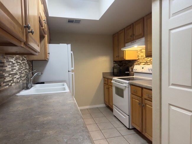 Building Photo - Tucson Apartment for Rent – Gated Community Living with Pool Access