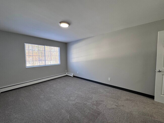 Building Photo - 379 Huse Rd