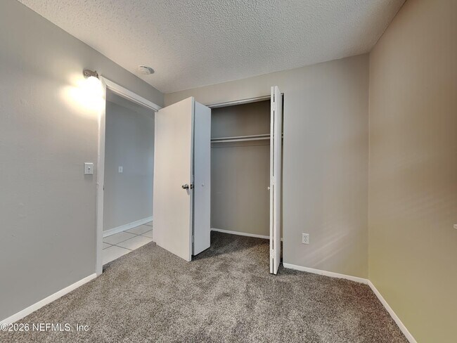 Building Photo - 11749 Kingfisher Ln E