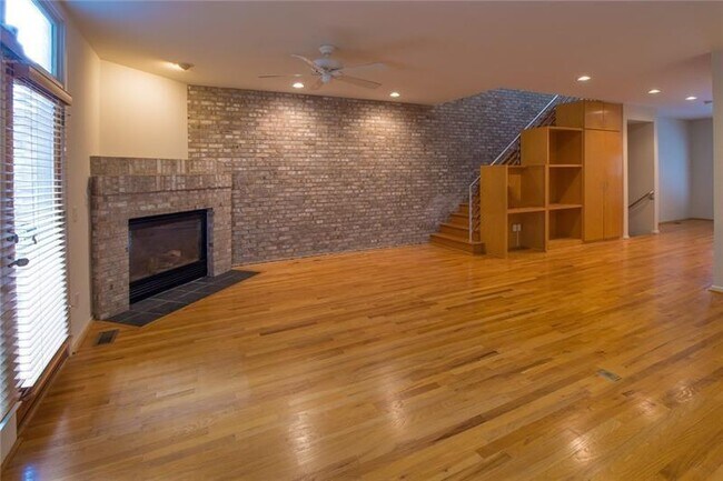 Building Photo - 1255 Apple Valley Rd NE