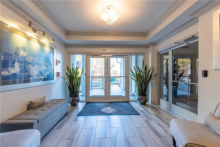 Building Photo - Room in Condo on Peachtree Walk NE