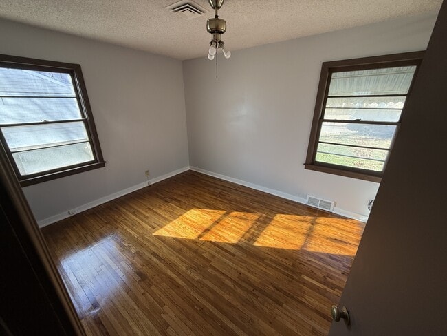 Building Photo - 1036 College Ln