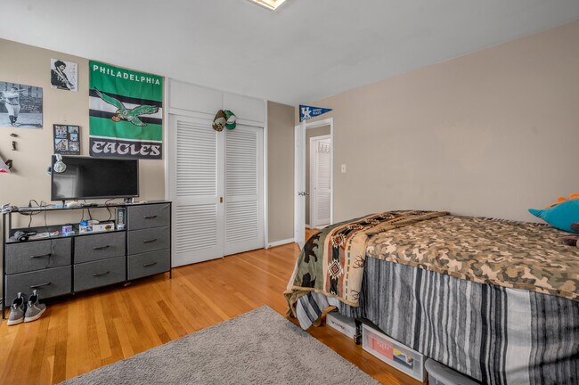 Building Photo - 653 Mt Vernon Dr