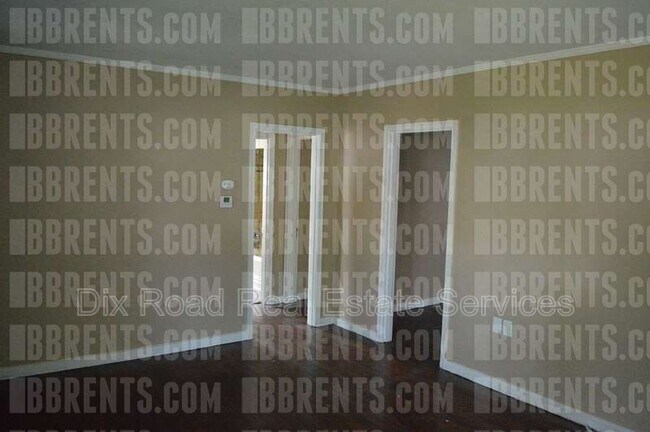 Building Photo - 4045 Old Riverside Dr