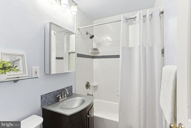 Building Photo - 209 N Trenton St