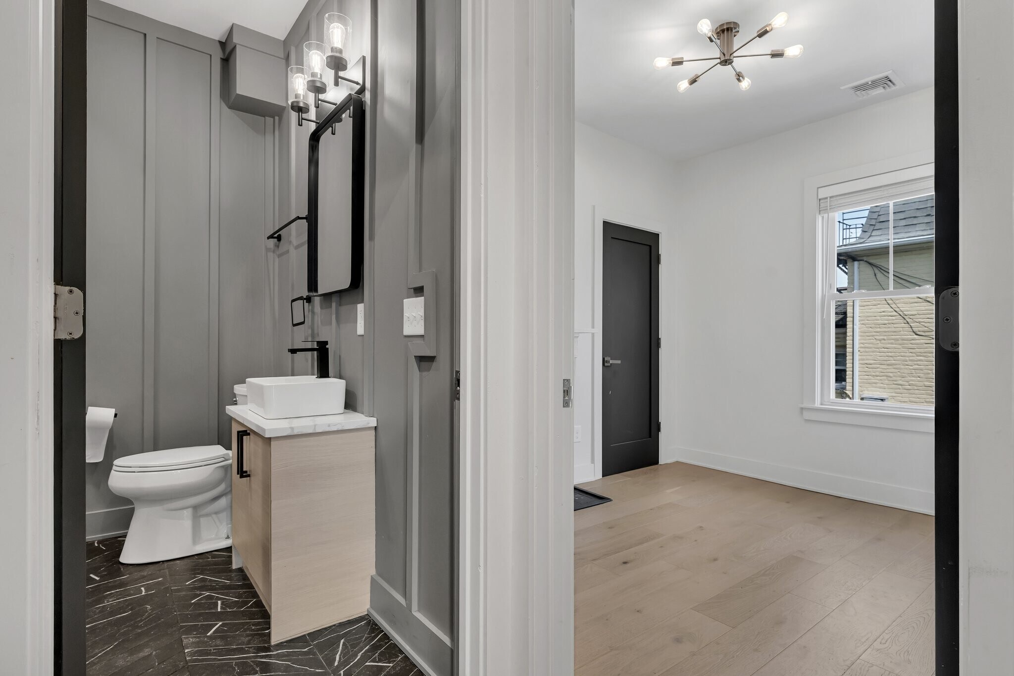 Building Photo - 182 Waterman St