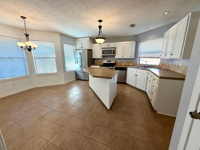 Building Photo - 1020 Mcdale Ln