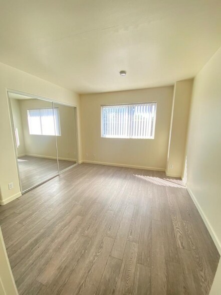 Building Photo - 13012 Riverside Dr