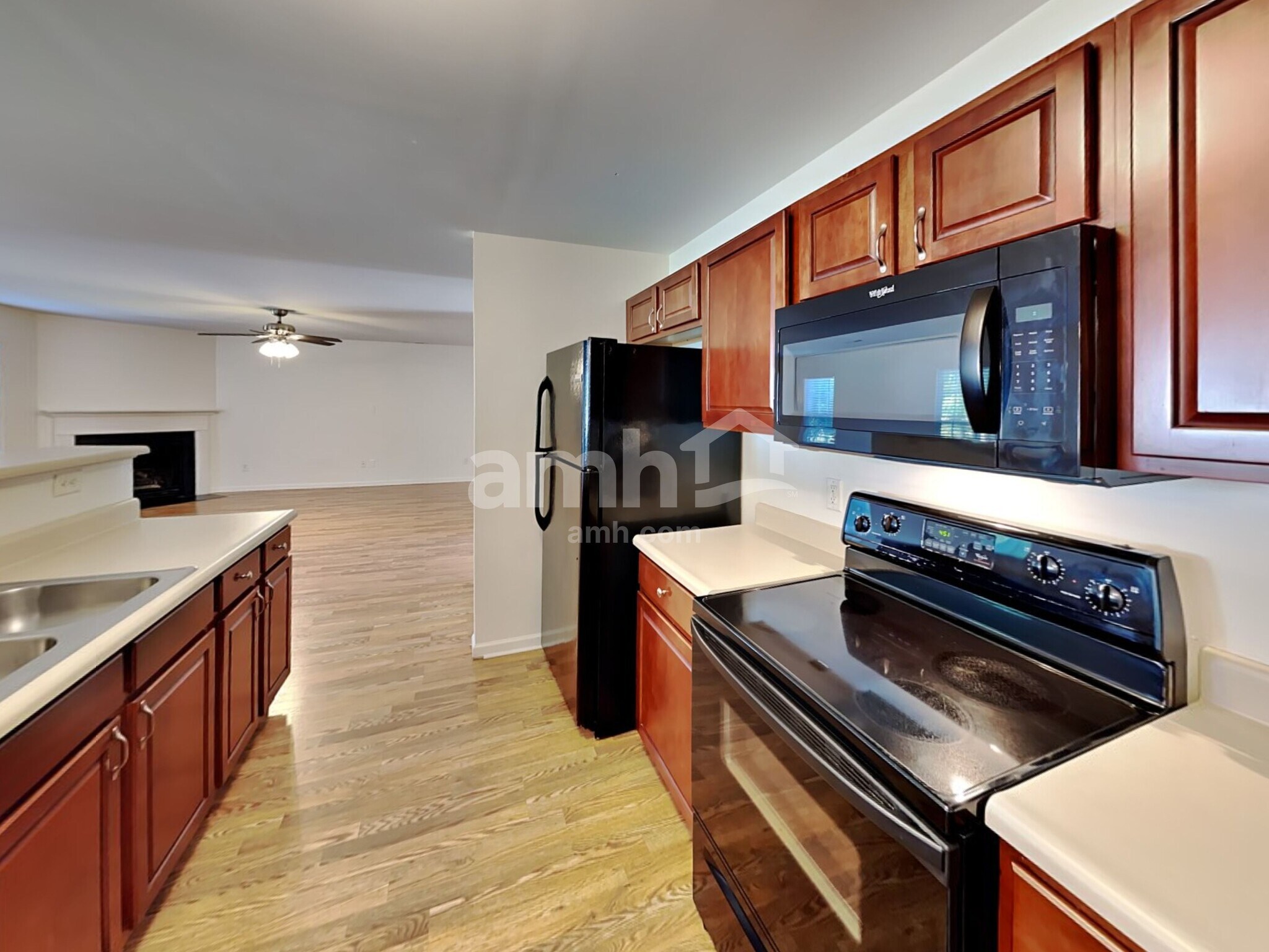 Building Photo - 1042 Vanguard Dr