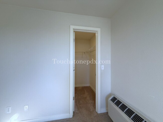Building Photo - Modern 2 Bedroom, 1.5 Bathroom Apartment with Island Kitchen, Northeast Portland