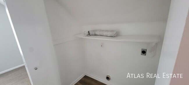 Building Photo - 5711 W 157th Terrace