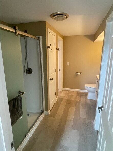 Bathroom - Main Floor - 622 N Shore Dr