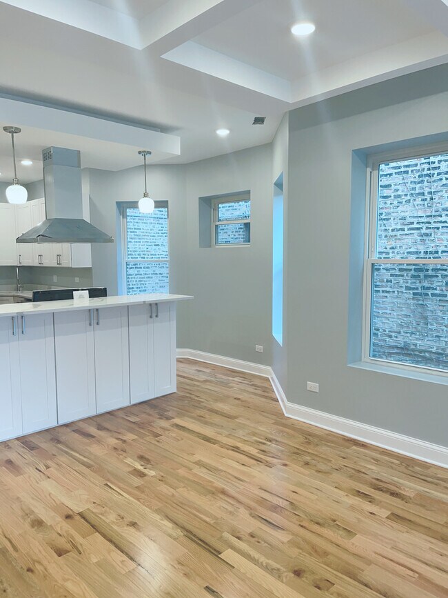 Building Photo - 5906 W Midway Park