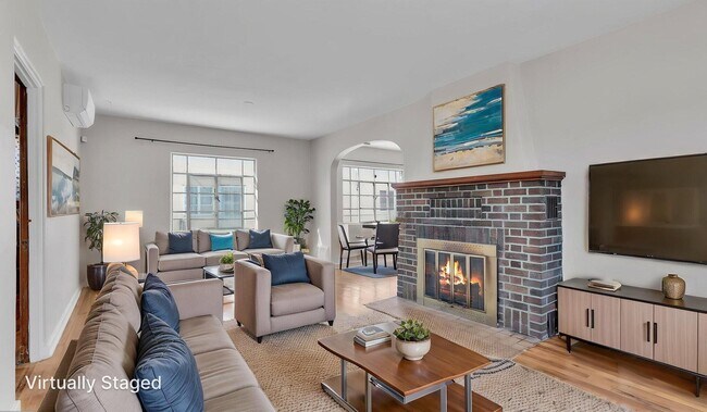 Building Photo - 205 Harvard Dr SE