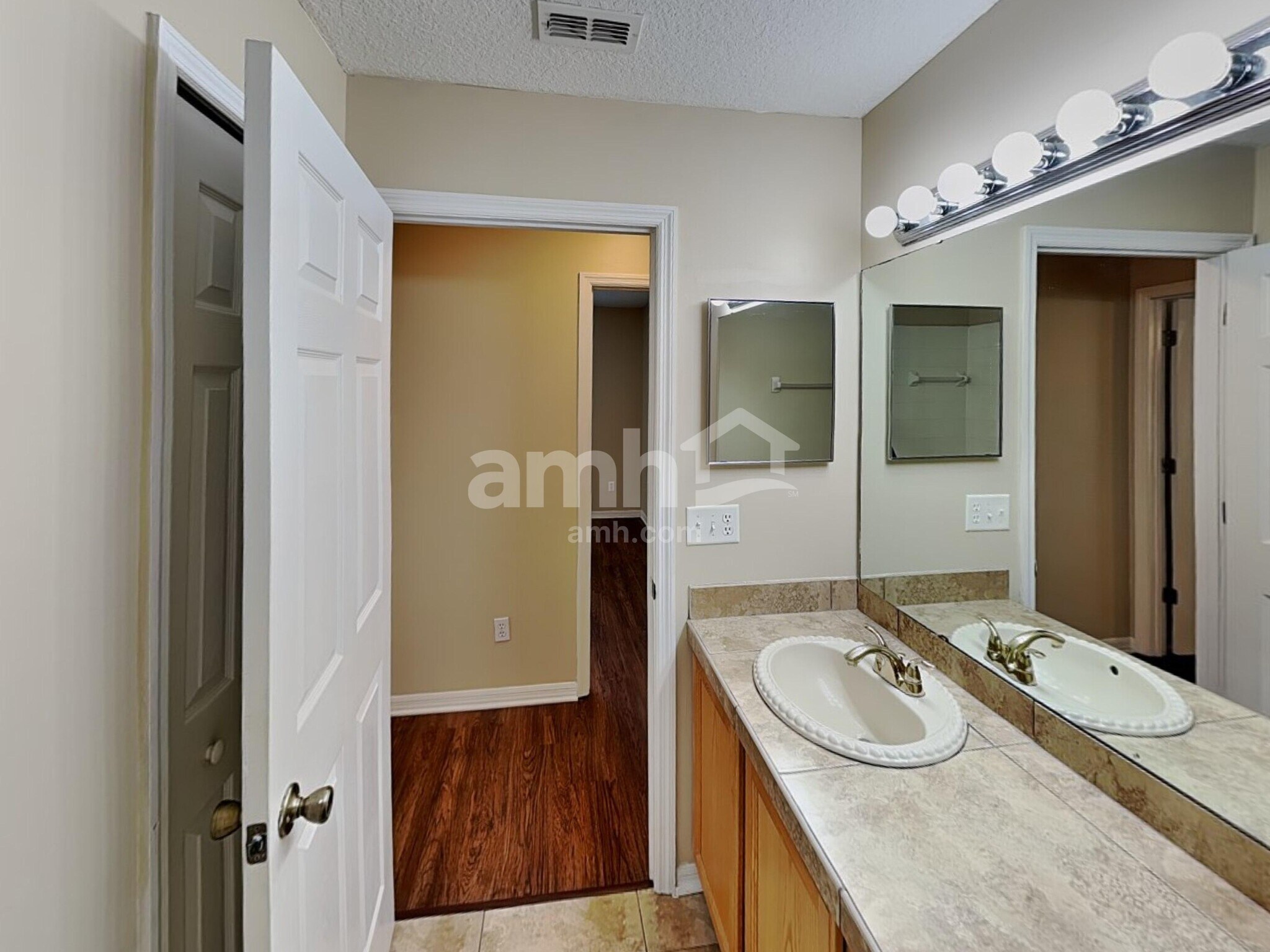 Building Photo - 1002 Chapeltown Cir N