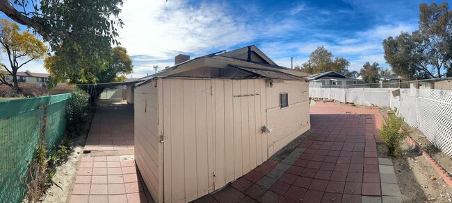 Building Photo - 3 Bedroom / 2 Bathroom Single Story Home in San Jacinto