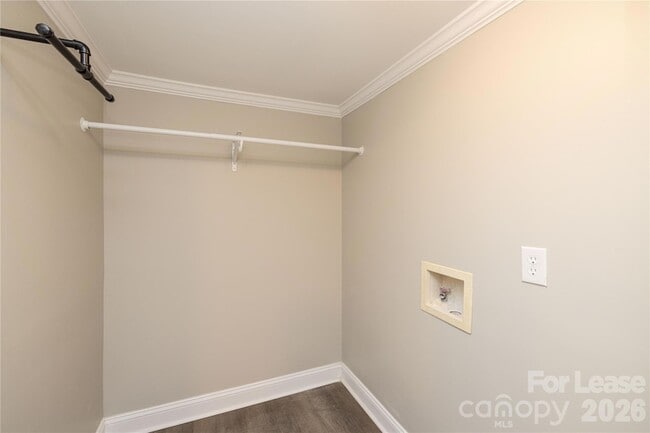 Building Photo - 627 Colston St