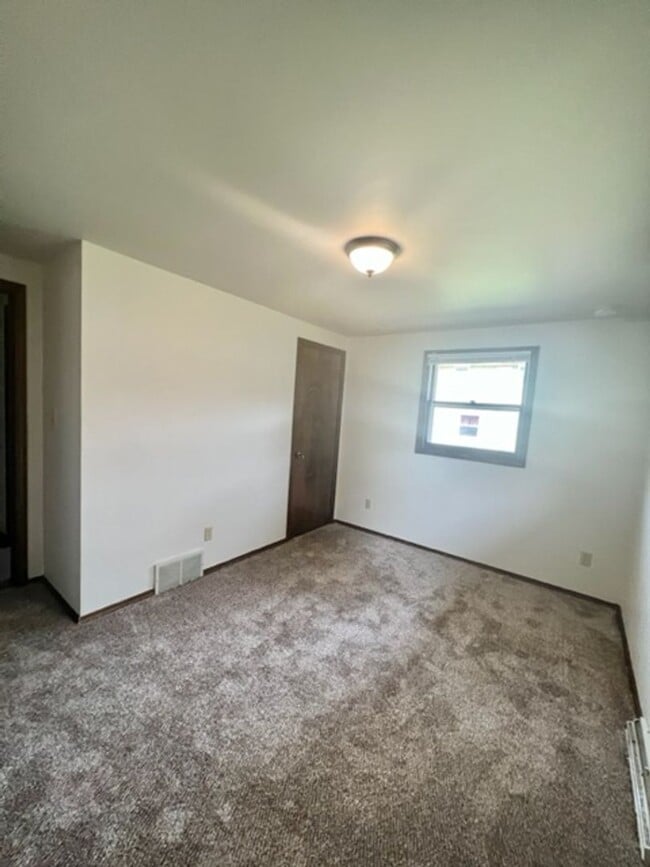 Building Photo - 2489 Trojan Dr