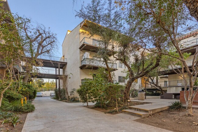 Building Photo - 5460 White Oak Ave