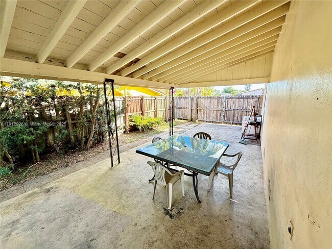 Building Photo - 45 SE 14th St