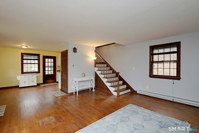 Building Photo - 380 Newtown Turnpike