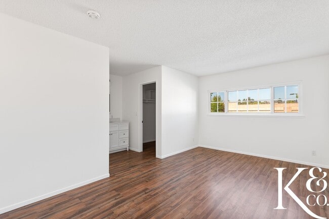 Building Photo - Stunning 4-Bedroom Simi Valley Home with P...