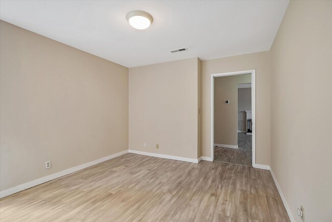 Building Photo - Awesome Quiet Cul-de-sac in Menlo Park