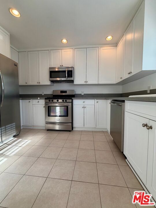 Building Photo - 2517 20th Ct