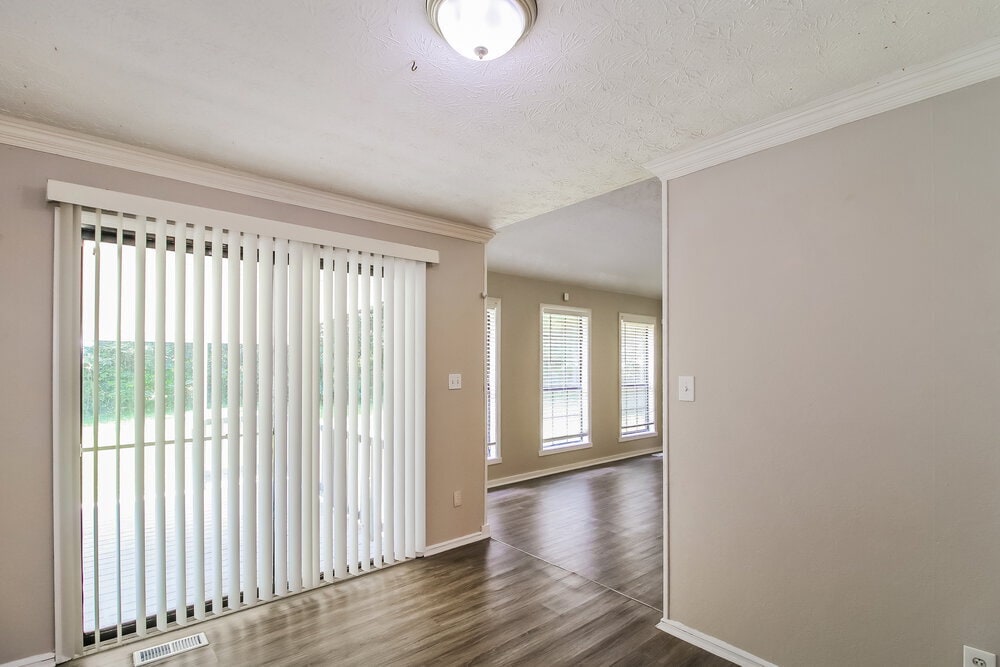 Building Photo - 9227 Chestnut Lake Dr