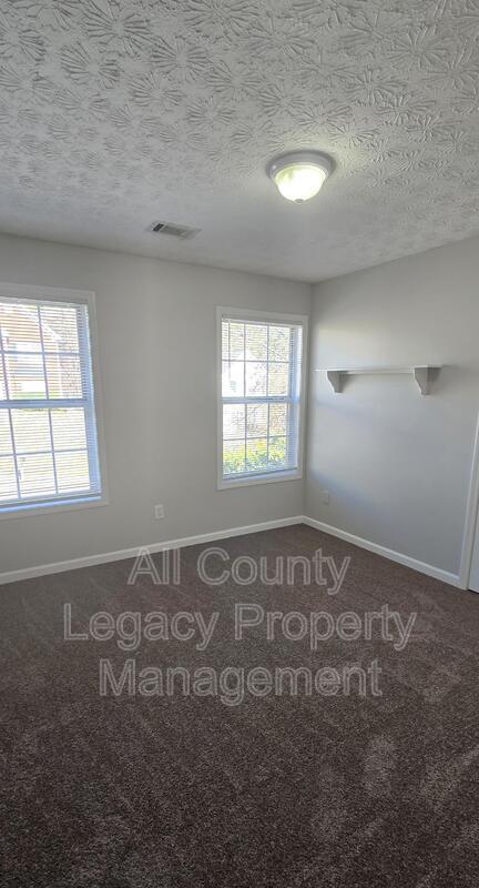 Building Photo - 605 Castlebrooke Dr SE