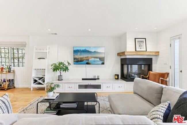 Building Photo - 665 Washington Blvd