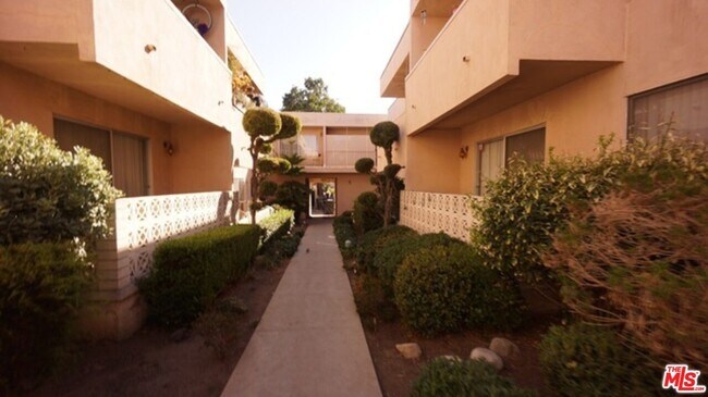 Primary Photo - 1538 Stanford St