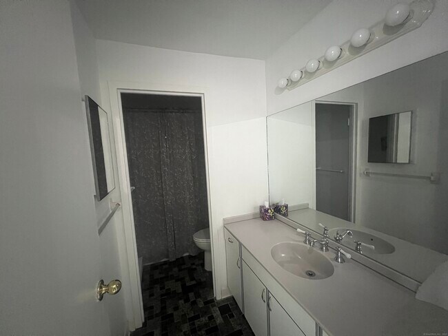 Building Photo - 1460 Elm St