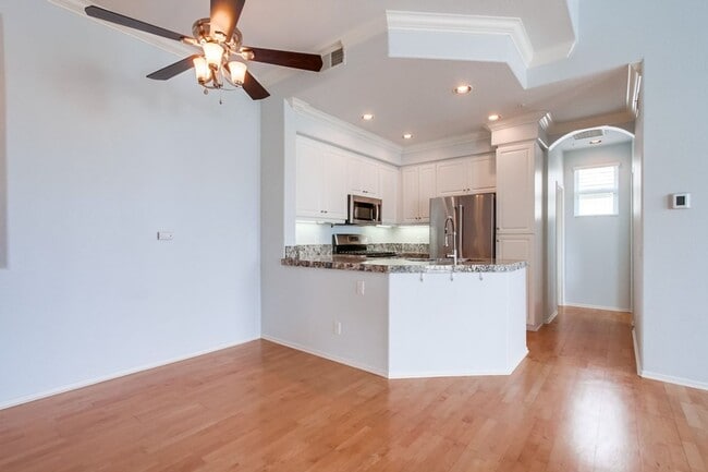 Building Photo - ***Available for move in on June 30, 2025*...