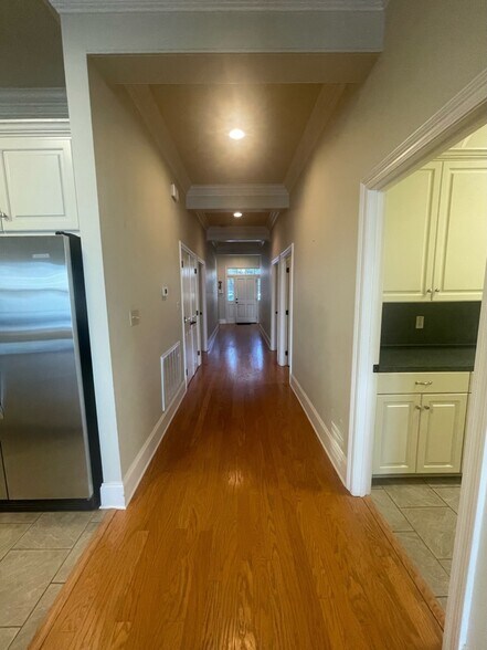 Building Photo - 1200 E Main St