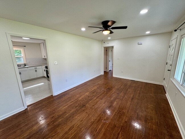 Building Photo - 3207 Searcy Dr NW