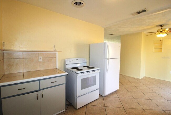 Building Photo - 2618 38th Ave W