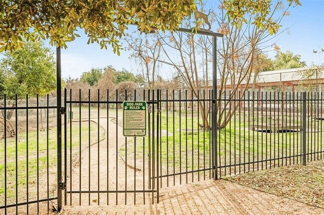 Building Photo - 13420 Lyndhurst St