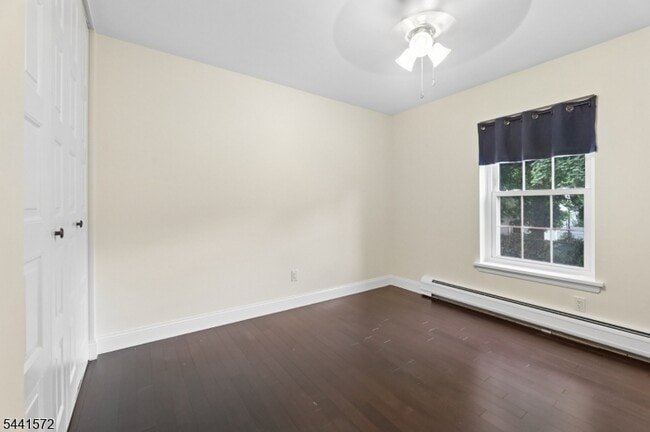 Building Photo - 364 E Ridgewood Ave