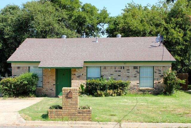 Primary Photo - 629 Park Ln