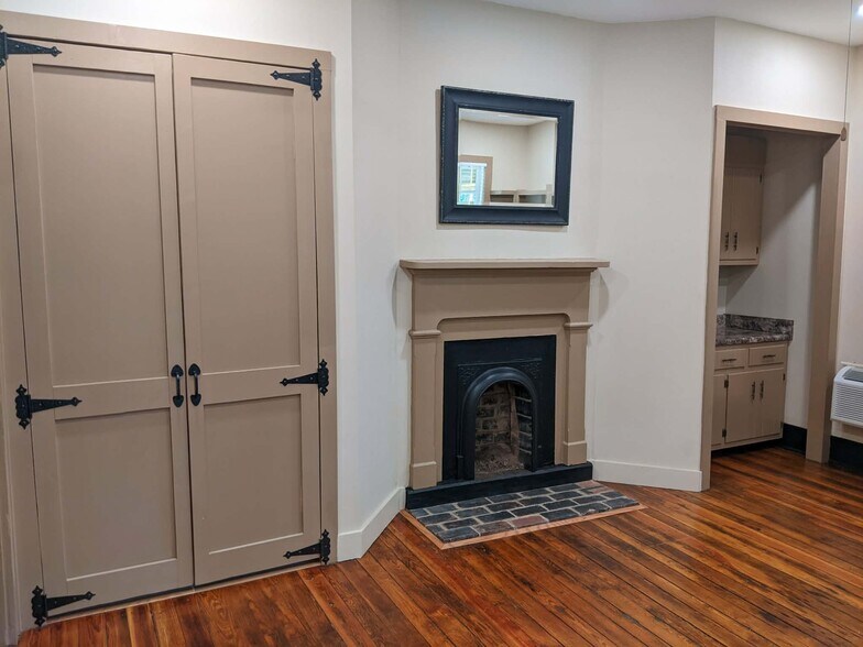 Building Photo - 519 Grove Ave