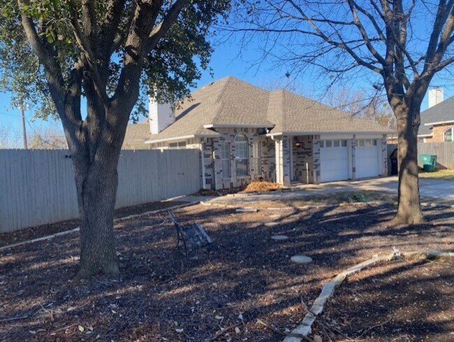 Building Photo - PRIVATE POOL PERFECT FOR A TEXAS SUMMER!