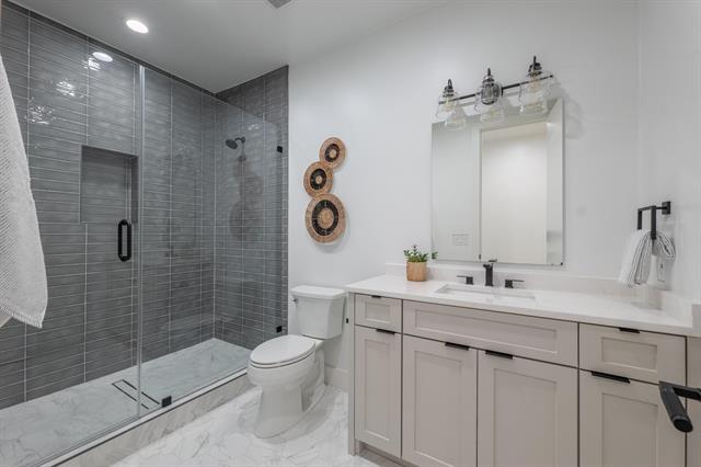 Building Photo - 6988 Bob O Link Dr