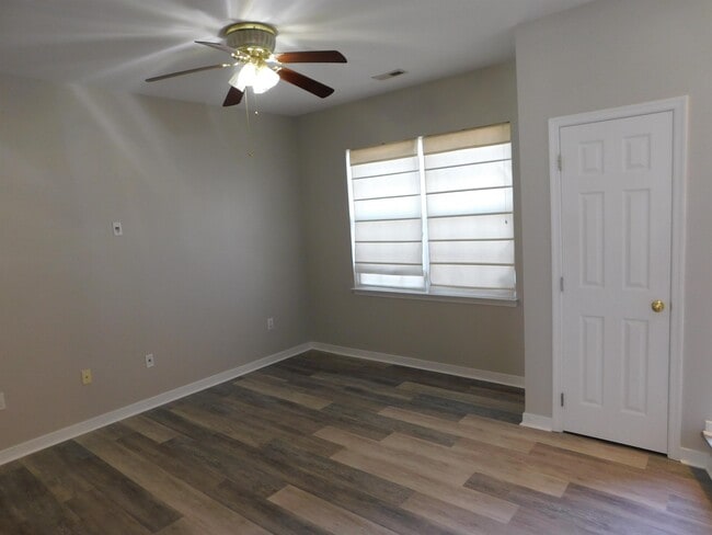 Building Photo - 4609 Milfax Rd