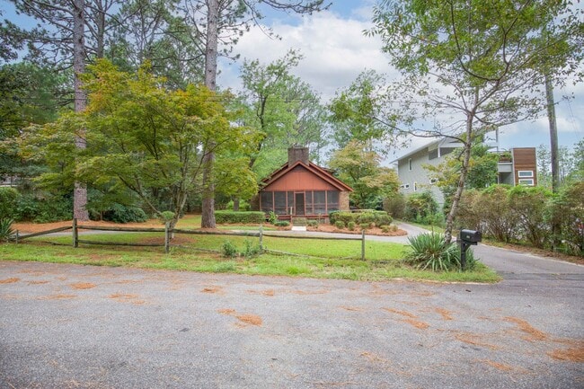 Building Photo - Cottage life in Southern Pines
