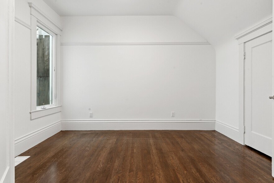 Building Photo - 673 7th Ave