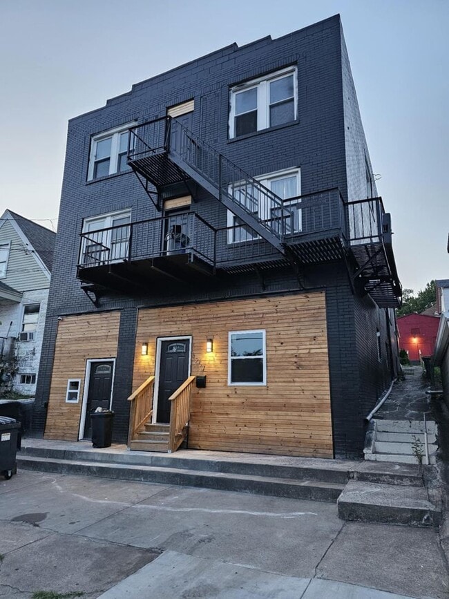 Primary Photo - 1257 8th Ave