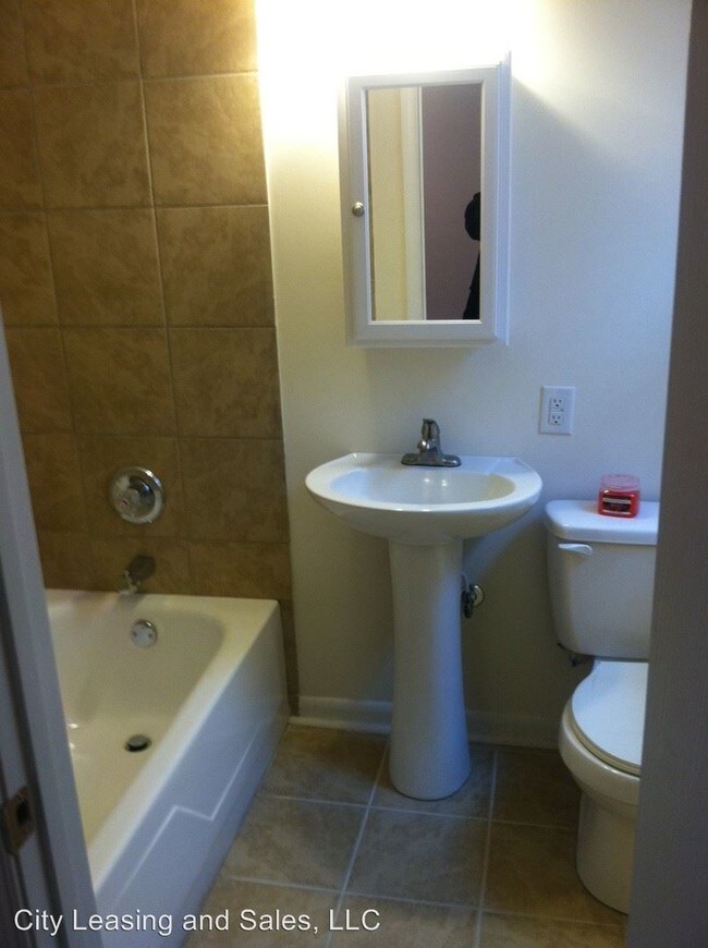 Building Photo - 1005 N 25th St