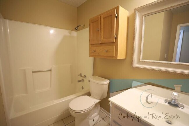 Building Photo - 3 bed / 2 bath home with fireplace - Valley View!!